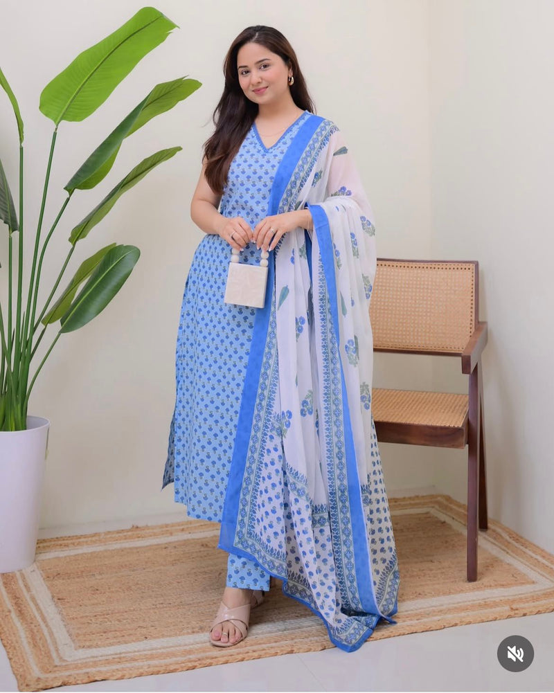 Mul Cotton Suit Set | Floral Print & Lace Work