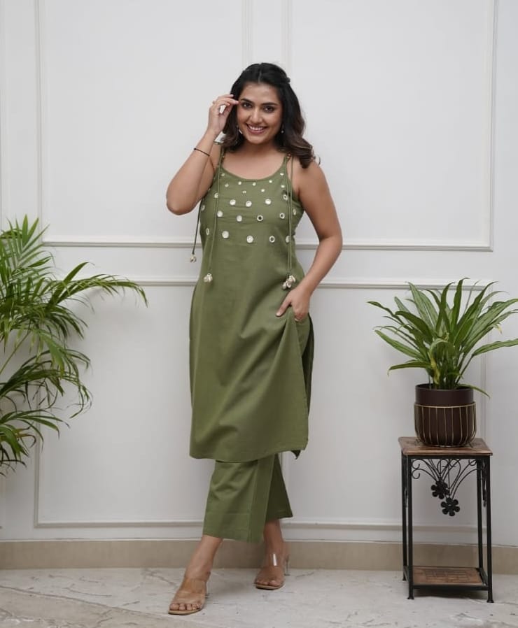 Beautiful Sleeveless Cord Sets