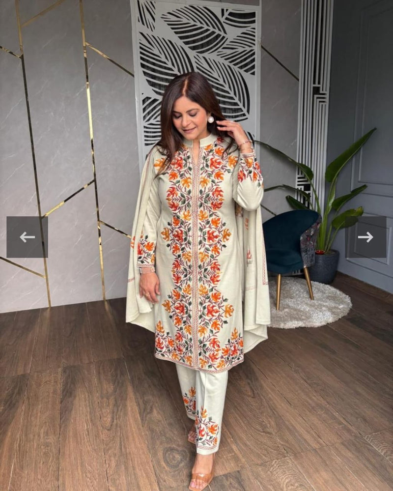 Exquisite 3-Piece Kurti Pant Dupatta Set