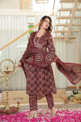 Women Pure Cotton 60x60 Embroidered Kurta Pant Set with Mulmul Dupatta