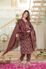 Women Pure Cotton 60x60 Embroidered Kurta Pant Set with Mulmul Dupatta